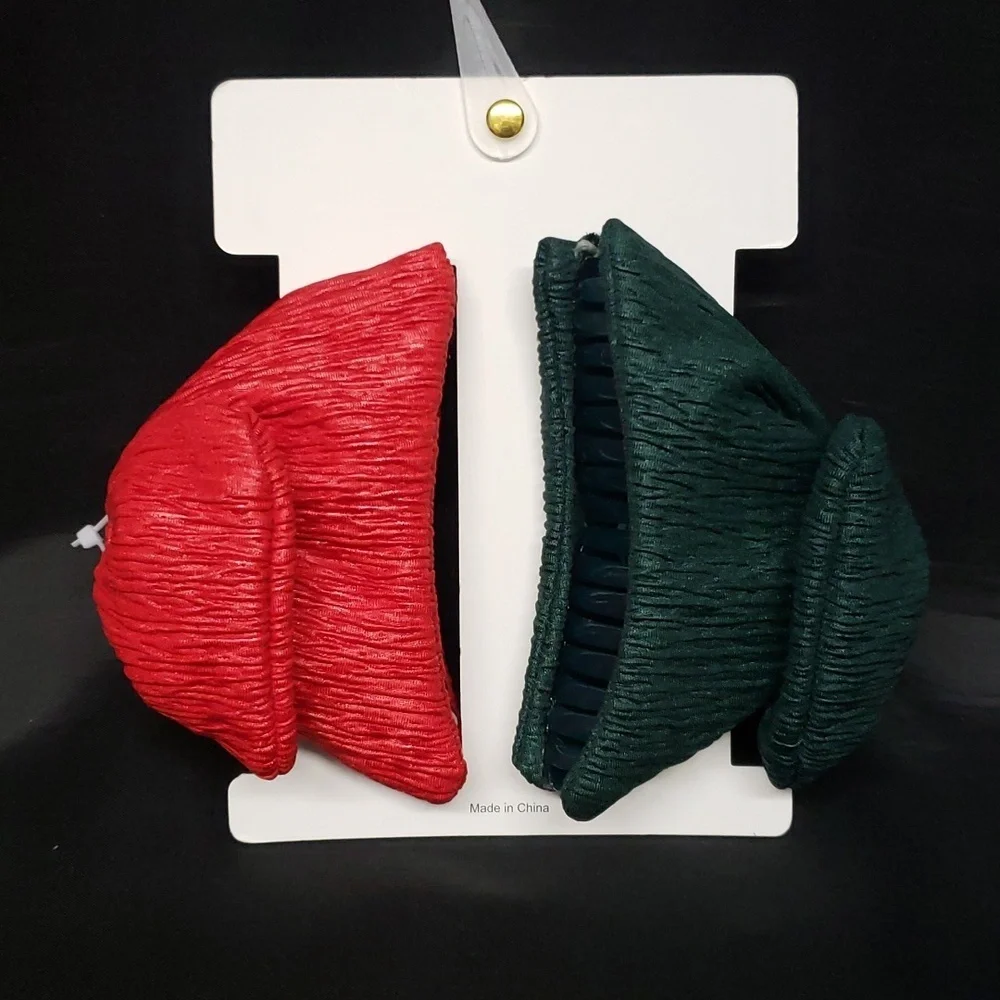 Sunday State NWT Set of 2 Red and Green Crinkle Bow Clips